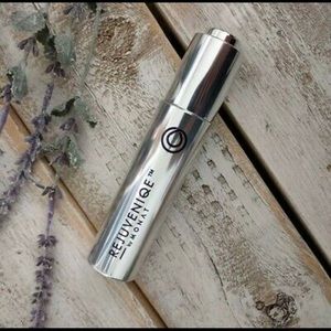 Monat’s Rejuvenique oil gently used